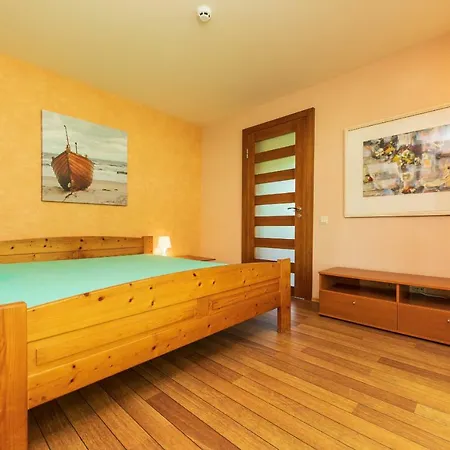 Pri Rouzes Lägenhet *